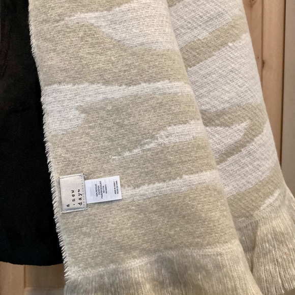 Blanket Scarf Cream and Tan Animal Print NWT Neutral A New Day - Picture 5 of 10